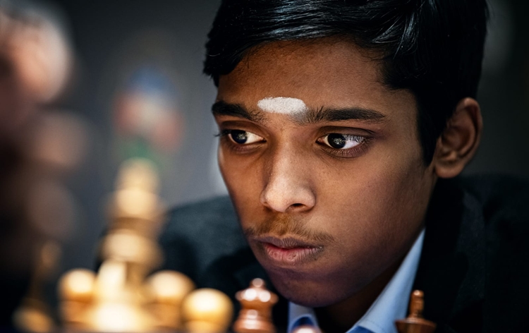 fide-chess-world-cup:-indian-grandmaster-r-praggnanandhaa-enters-semifinals;-beats-compatriot-arjun-erigaisi