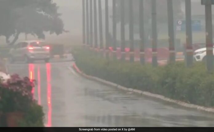 <b>delhi’s-unseasonal-downpour:-a-mixed-blessing-amidst-air-quality-concerns</b>