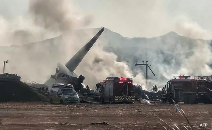 <b>tragedy-strikes-south-korea:-179-lives-at-risk-following-devastating-plane-crash</b>