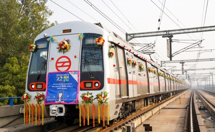 <b>india’s-metro-network-breaks-ground:-now-1,000-km-long,-ranking-third-globally</b>