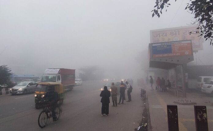 <b>severe-fog-disrupts-air-travel-in-delhi-ncr:-184-flights-delayed-and-7-cancelled</b>