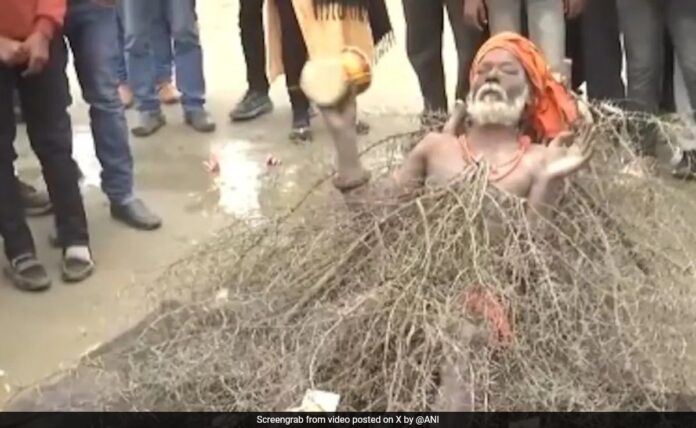 <i>captivating-devotees:-‘kaante-wale-baba’-shines-at-maha-kumbh-2025-in-prayagraj</i>