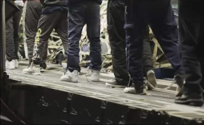 <b>controversial-us.-deportation-of-indian-migrants-sparks-outrage-following-shocking-video-release</b>