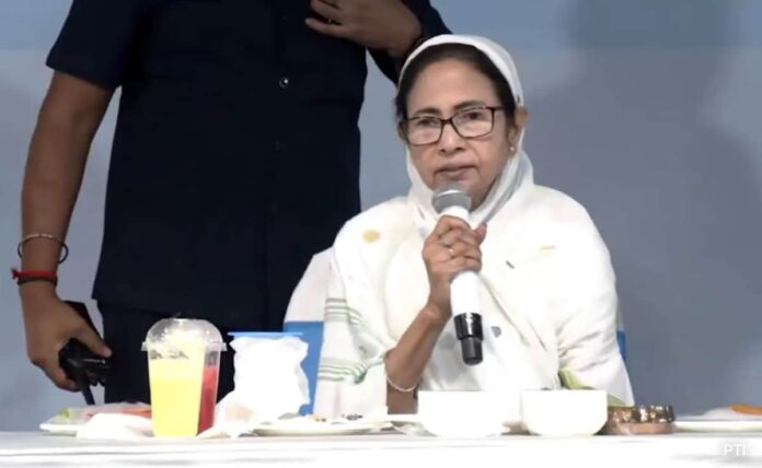 <b>mamata-banerjee-advocates-harmony-during-furfura-sharif-visit-amidst-political-criticism</b>
