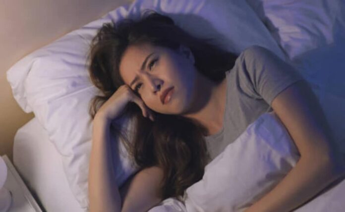 <b>bedtime-phone-habits-linked-to-sleep-deprivation-and-cognitive-decline</b>