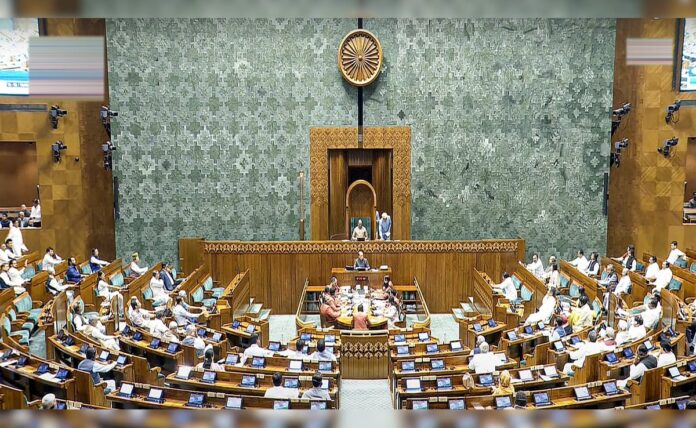 <b>lok-sabha-gears-up-for-lengthy-discussion-on-controversial-waqf-bill</b>