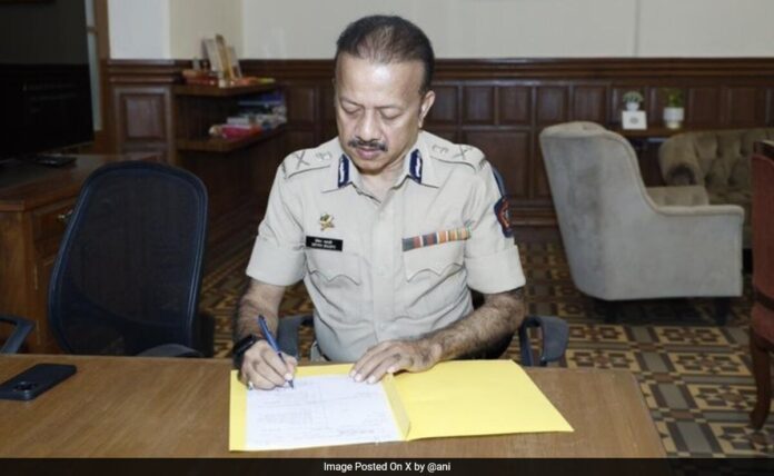<b>deven-bharti-takes-the-helm-as-mumbai-police-commissioner-in-a-major-leadership-shift</b>