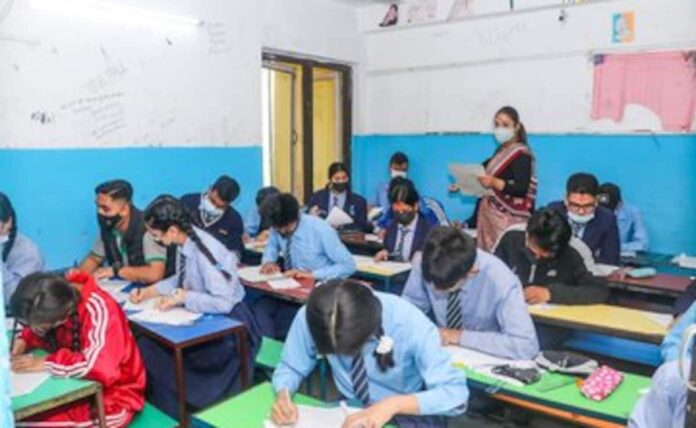 <b>historic-achievement:-over-3,000-students-achieve-perfect-scores-in-tamil-nadu-class-12-maths-exam</b>