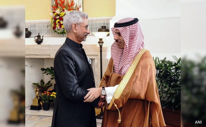 <b>saudi-arabia-calls-for-immediate-peace-talks-amid-rising-india-pakistan-tensions</b>