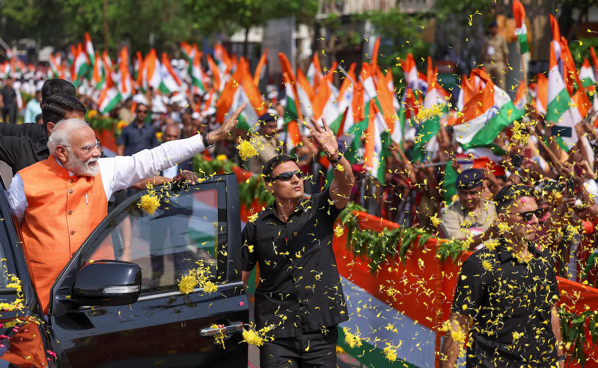 hj65v01_pm-modi-roadshow-_625x300_26_May_25