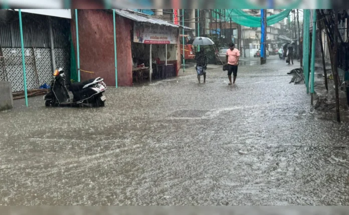 severe-rainfall-disrupts-life-in-mumbai:-schools-closed,-traffic-grinds-to-a-halt,-and-flights-delayed